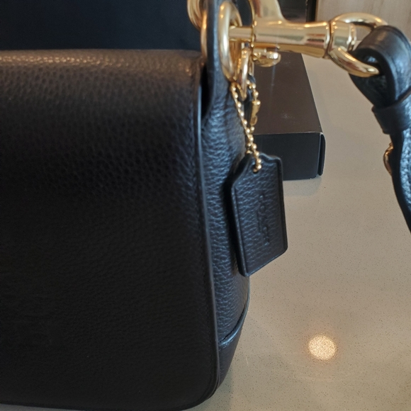 Leather messenger bag - Picture 4 of 9